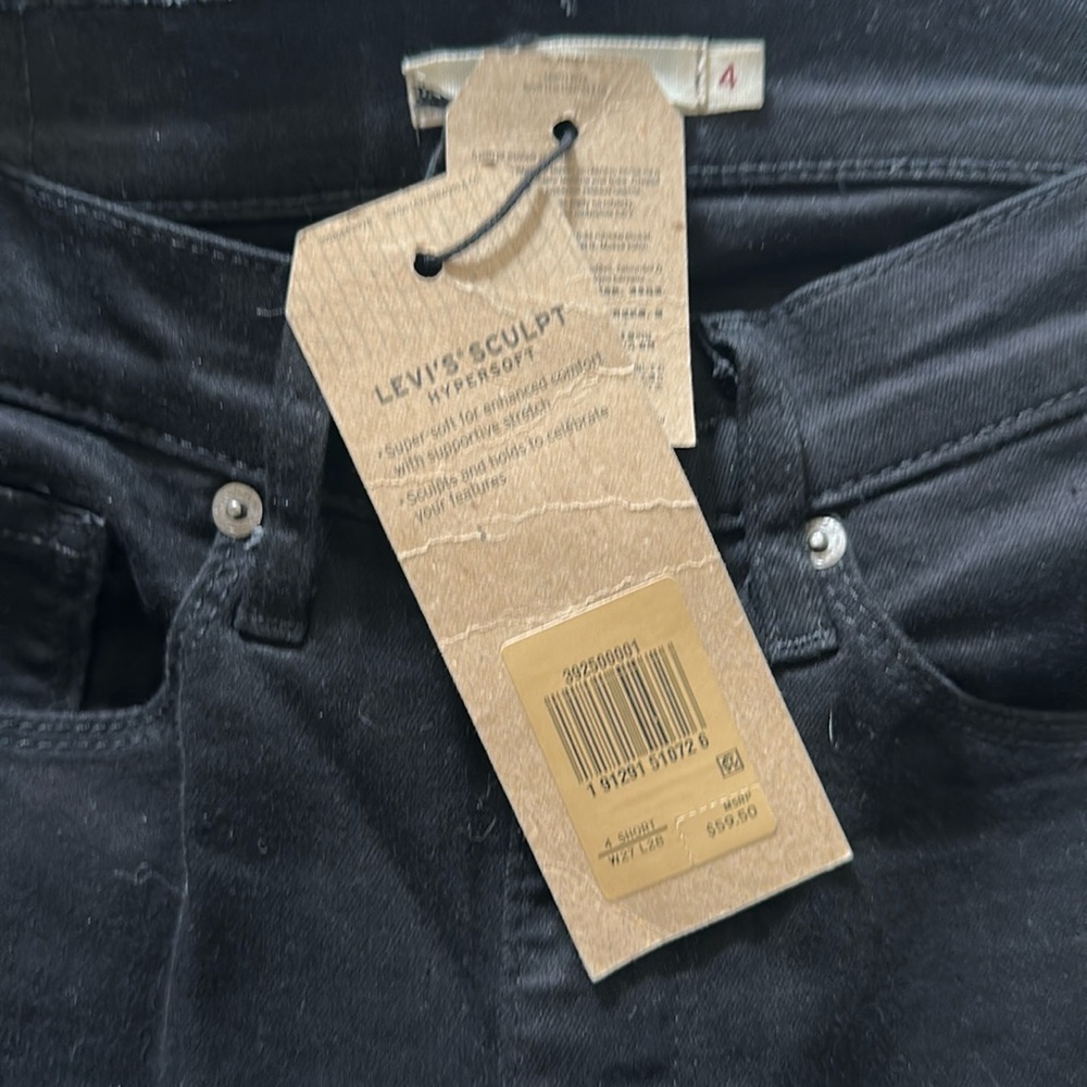 🆕Levi’s SZ 4  SHORT NWT SCULPT HYPERSOFT W 27 L 28
